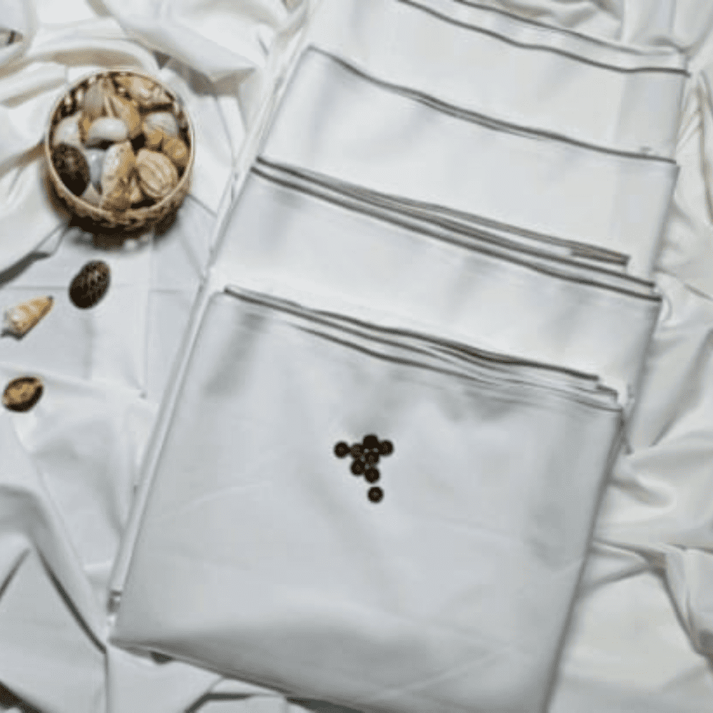 Boski Off White Suit